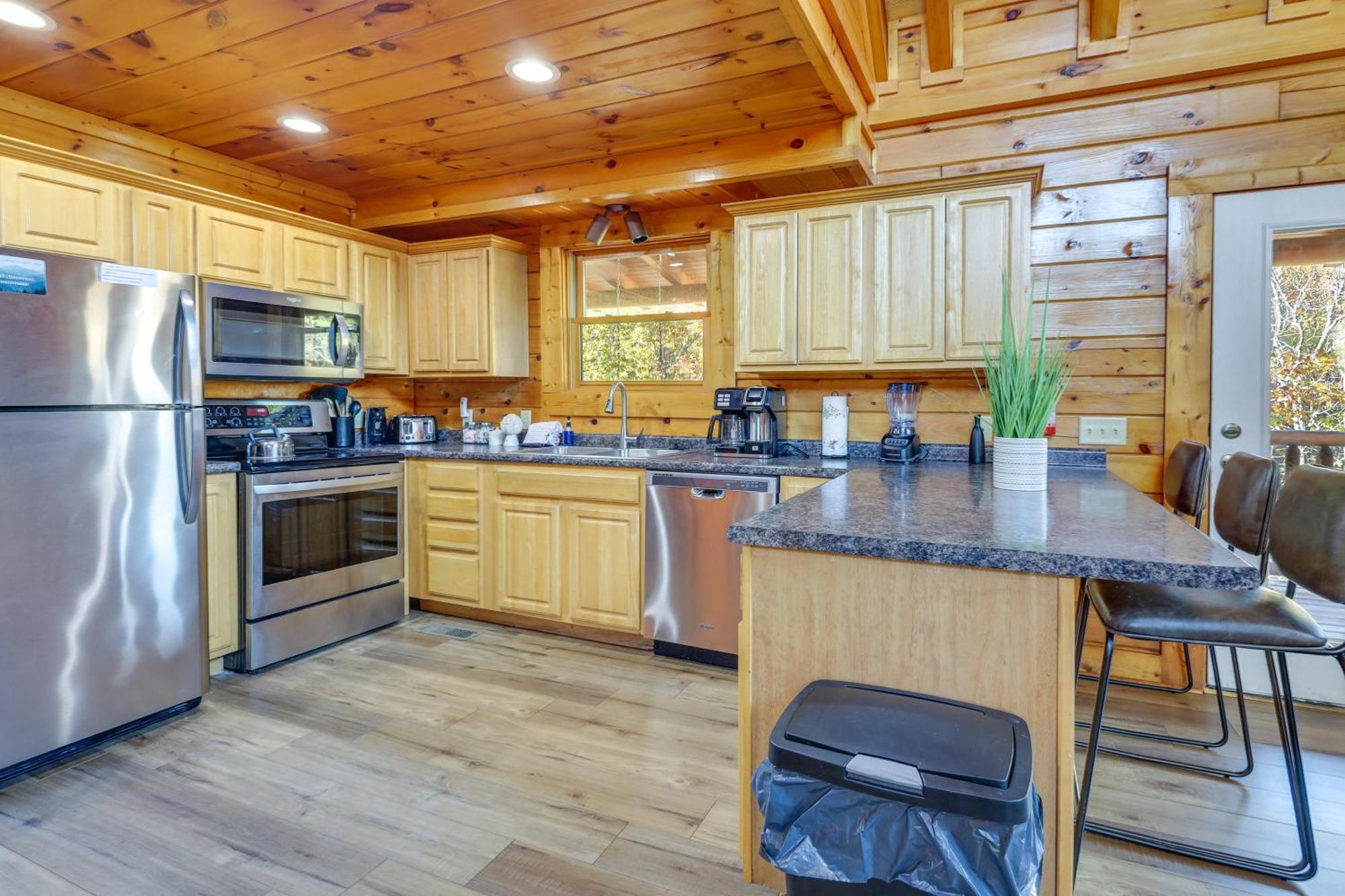 Pigeon Forge Cabin Rental With Decks And Hot Tub! Экстерьер фото