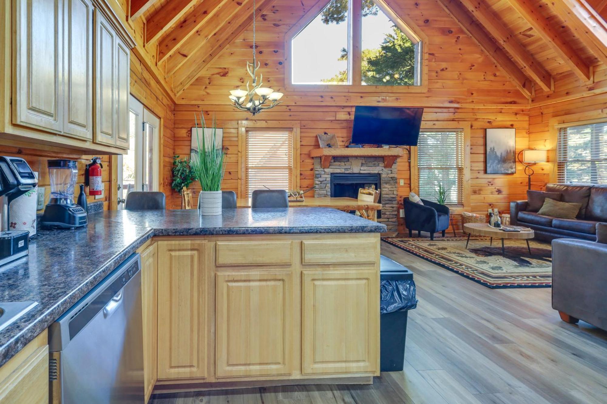 Pigeon Forge Cabin Rental With Decks And Hot Tub! Экстерьер фото