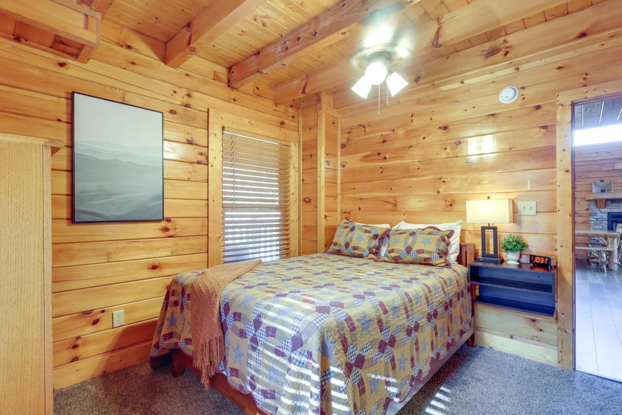 Pigeon Forge Cabin Rental With Decks And Hot Tub! Экстерьер фото