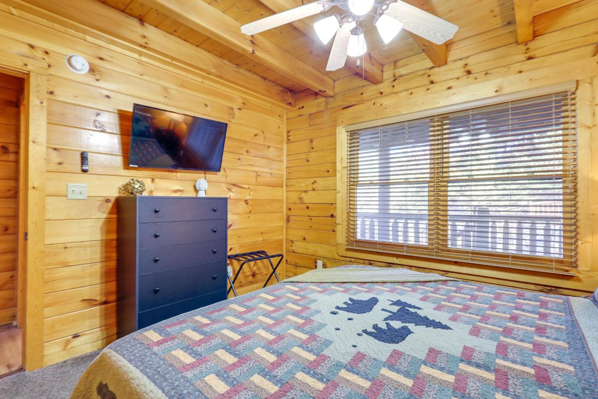 Pigeon Forge Cabin Rental With Decks And Hot Tub! Экстерьер фото