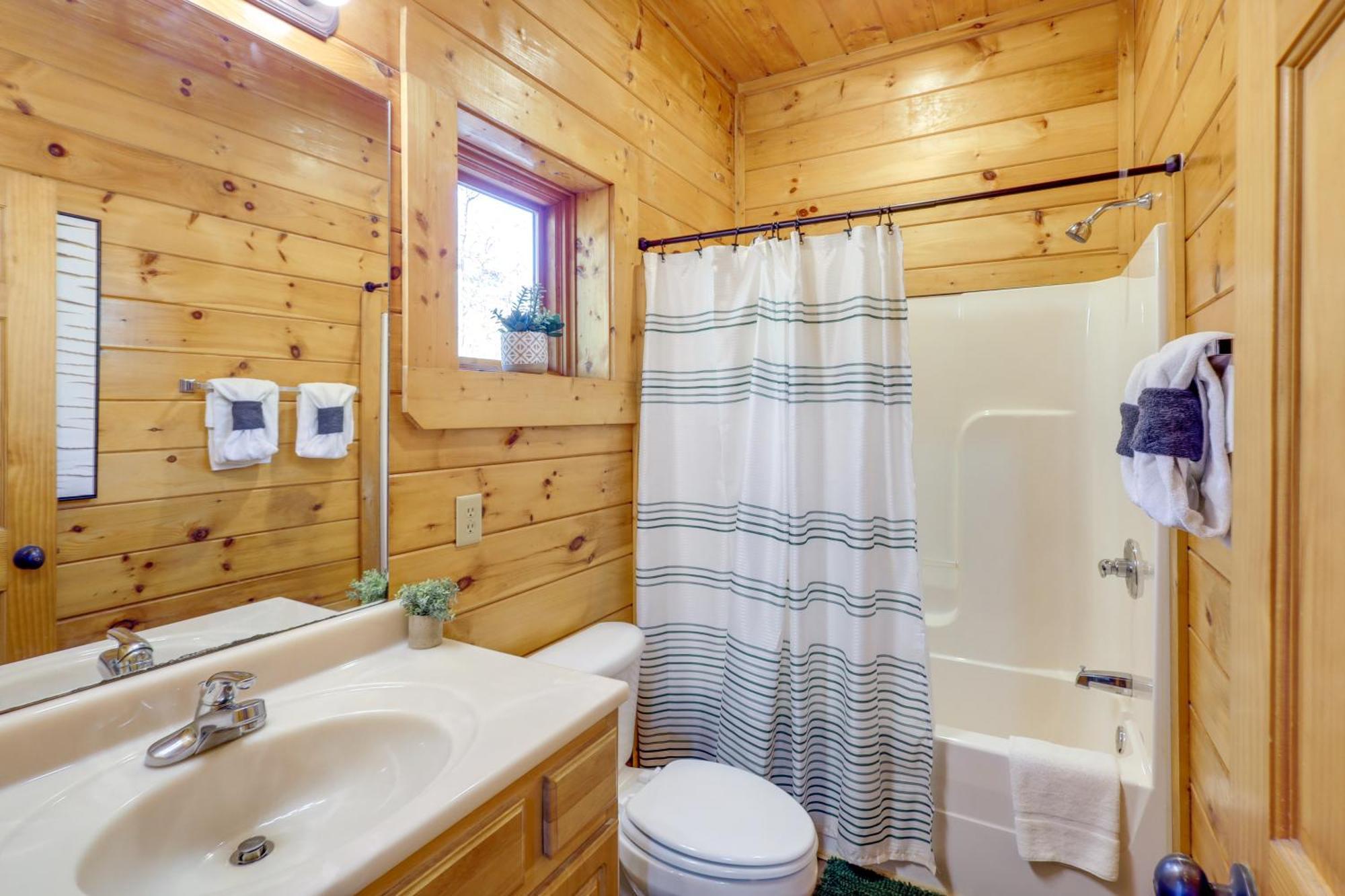 Pigeon Forge Cabin Rental With Decks And Hot Tub! Экстерьер фото