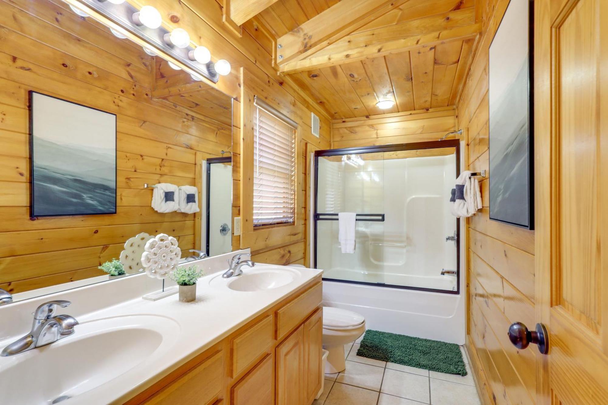 Pigeon Forge Cabin Rental With Decks And Hot Tub! Экстерьер фото