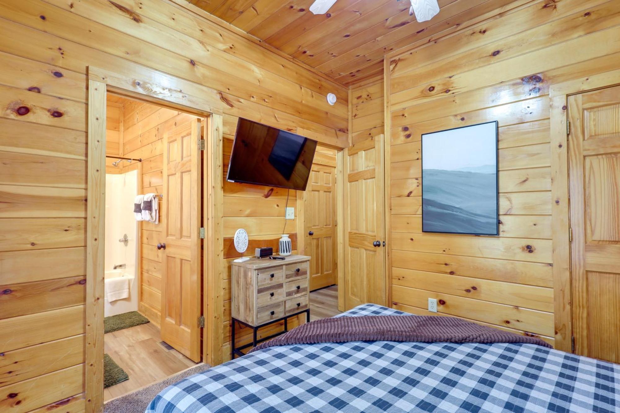 Pigeon Forge Cabin Rental With Decks And Hot Tub! Экстерьер фото