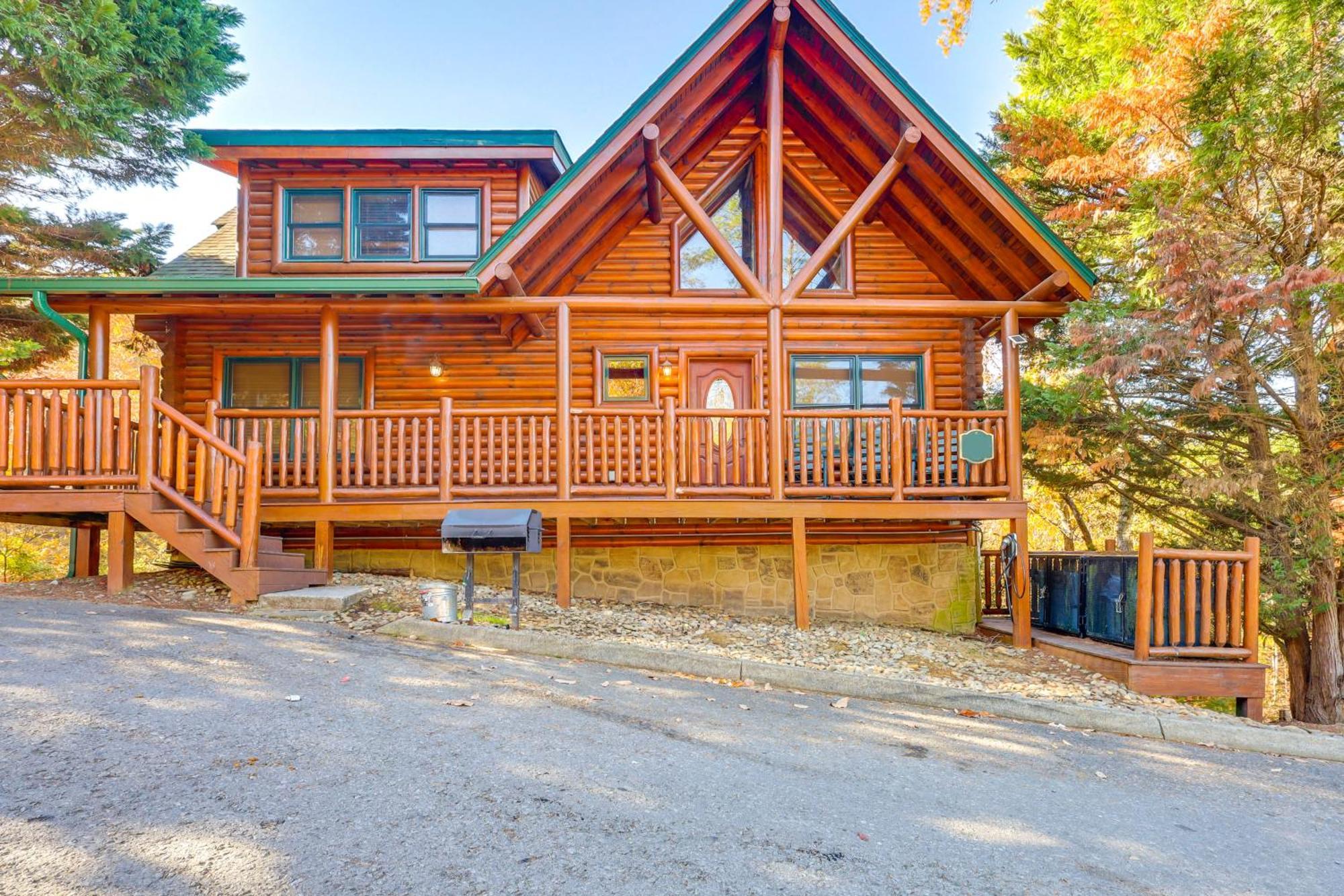 Pigeon Forge Cabin Rental With Decks And Hot Tub! Экстерьер фото