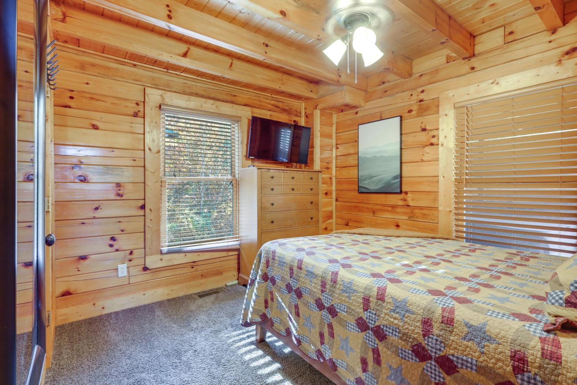 Pigeon Forge Cabin Rental With Decks And Hot Tub! Экстерьер фото